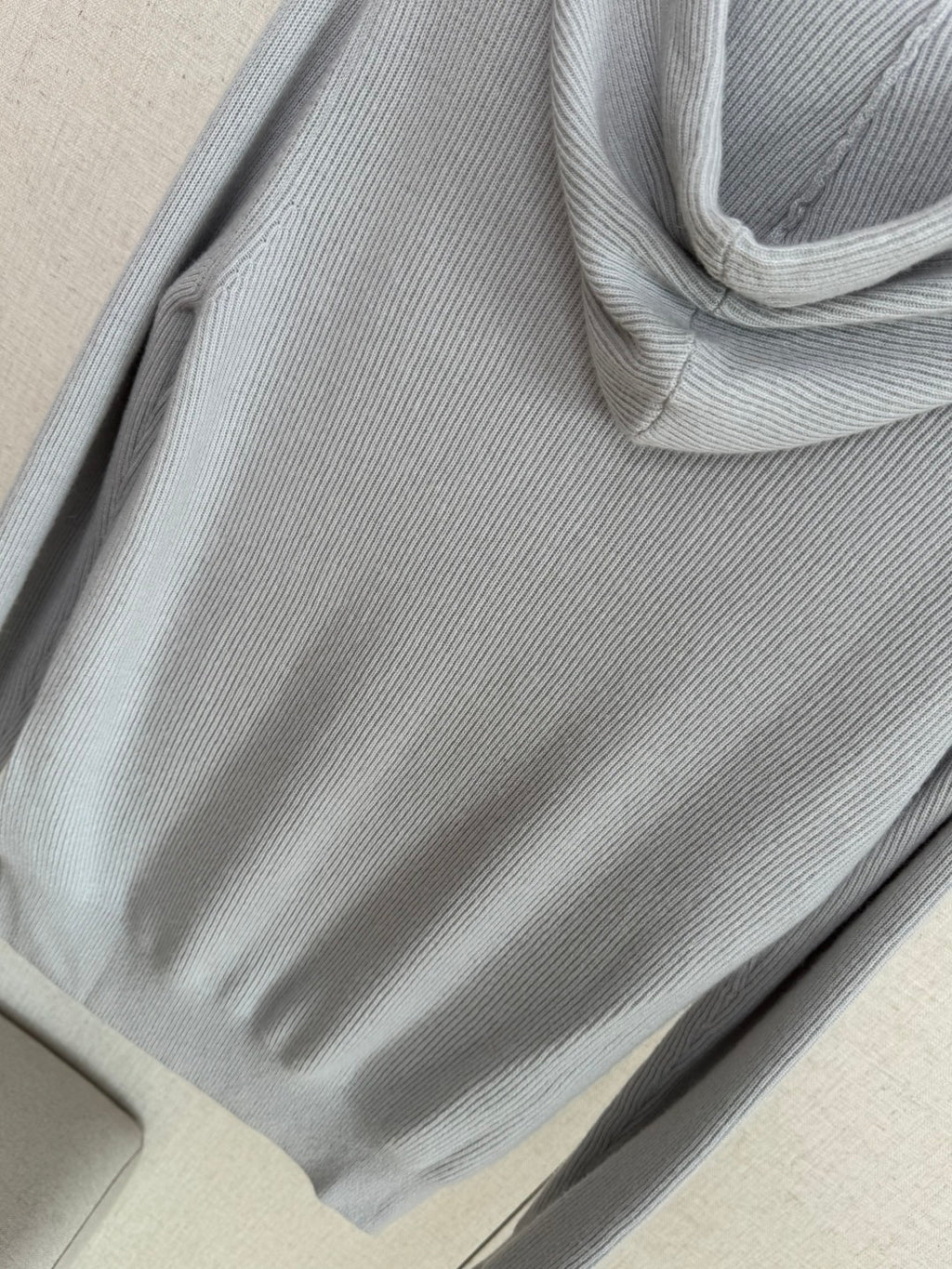 Brunello Cucinelli Hellgraue Strick-Kapuzenjacke aus Baumwolle