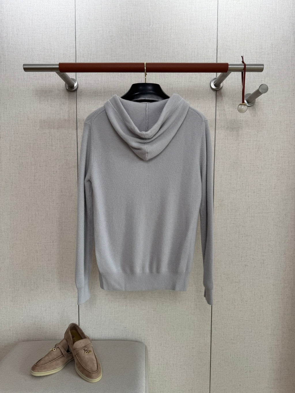 Brunello Cucinelli Hellgraue Strick-Kapuzenjacke aus Baumwolle