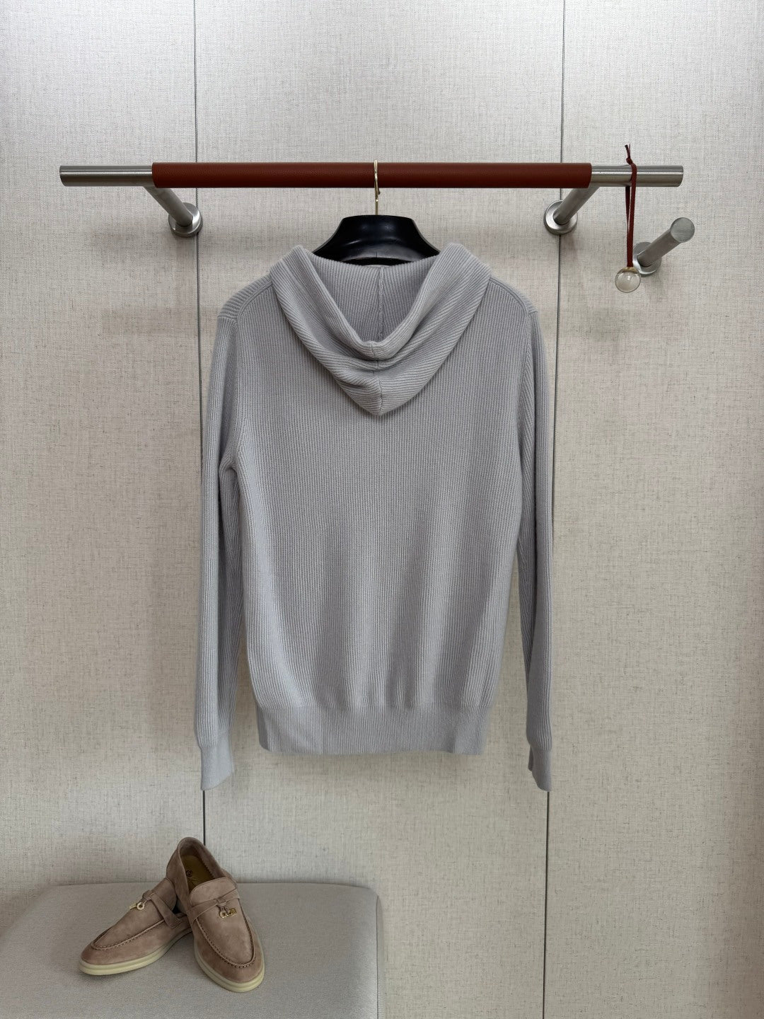 Brunello Cucinelli Hellgraue Strick-Kapuzenjacke aus Baumwolle