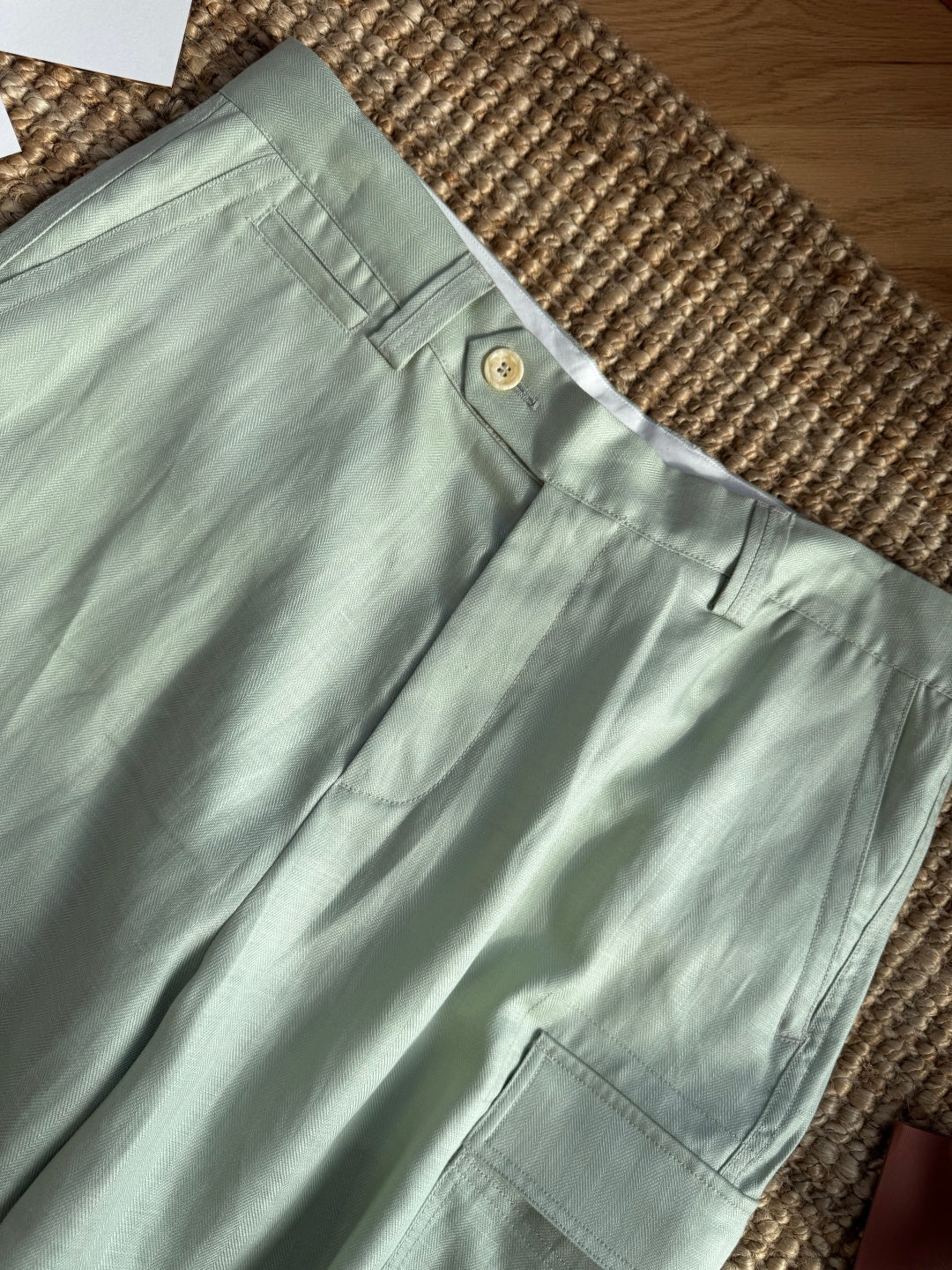Brunello Cucinelli Cargo-Shorts in Hellgrün aus leichtem Sommerstoff