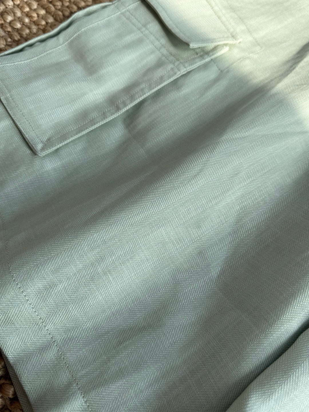 Brunello Cucinelli Cargo-Shorts in Hellgrün aus leichtem Sommerstoff