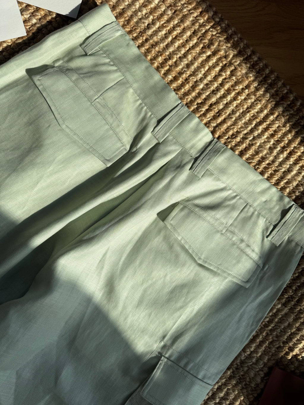 Brunello Cucinelli Cargo-Shorts in Hellgrün aus leichtem Sommerstoff
