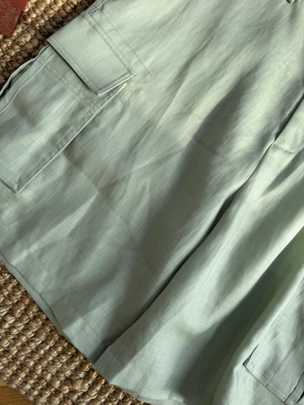 Brunello Cucinelli Cargo-Shorts in Hellgrün aus leichtem Sommerstoff