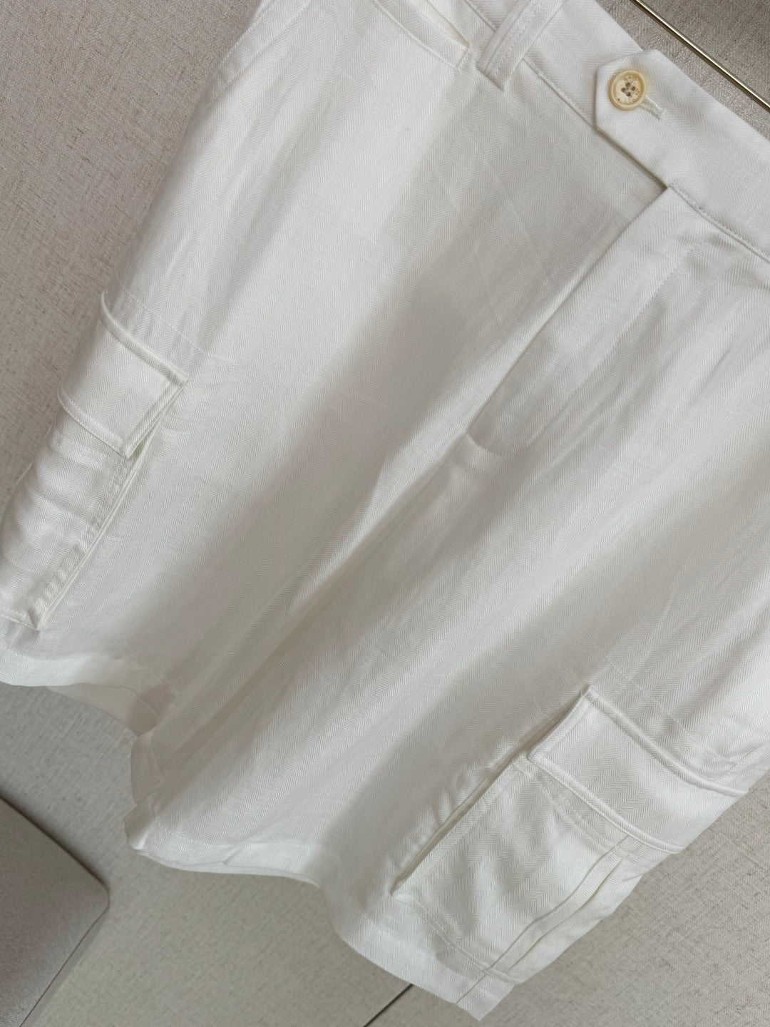 Brunello Cucinelli Cargo-Shorts in Beige aus leichtem Sommerstoff