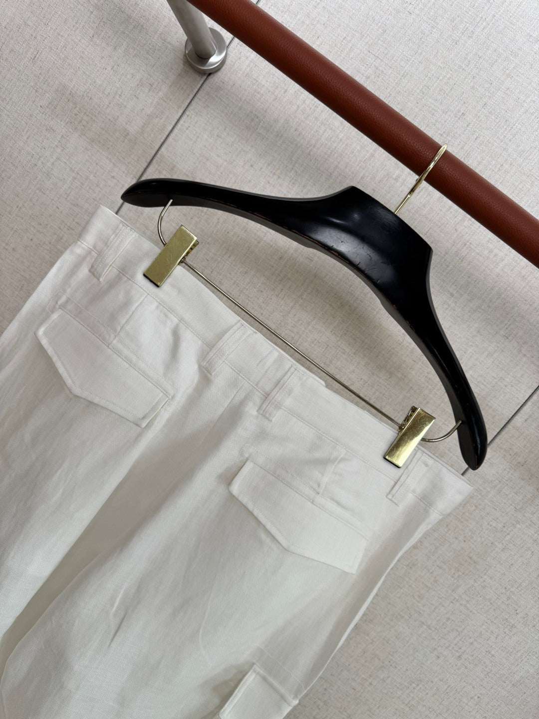 Brunello Cucinelli Cargo-Shorts in Beige aus leichtem Sommerstoff