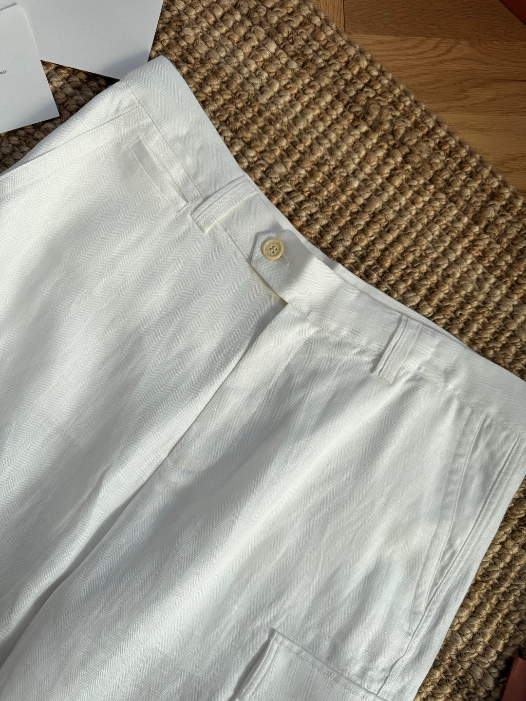 Brunello Cucinelli Cargo-Shorts in Beige aus leichtem Sommerstoff