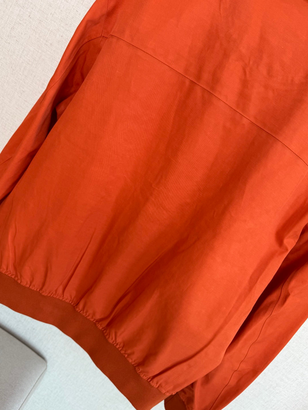 Loro Piana Orangefarbene Herren Jacke mit Reissverschluss und Fronttaschen aus leichtem Material