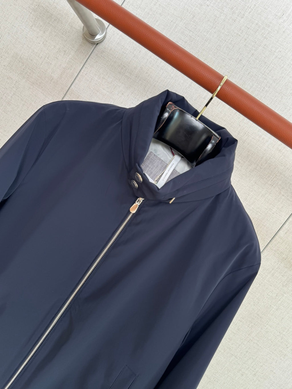 Brunello Cucinelli Dunkelblaue Herren-Stehkragenjacke – Leichte Übergangsjacke