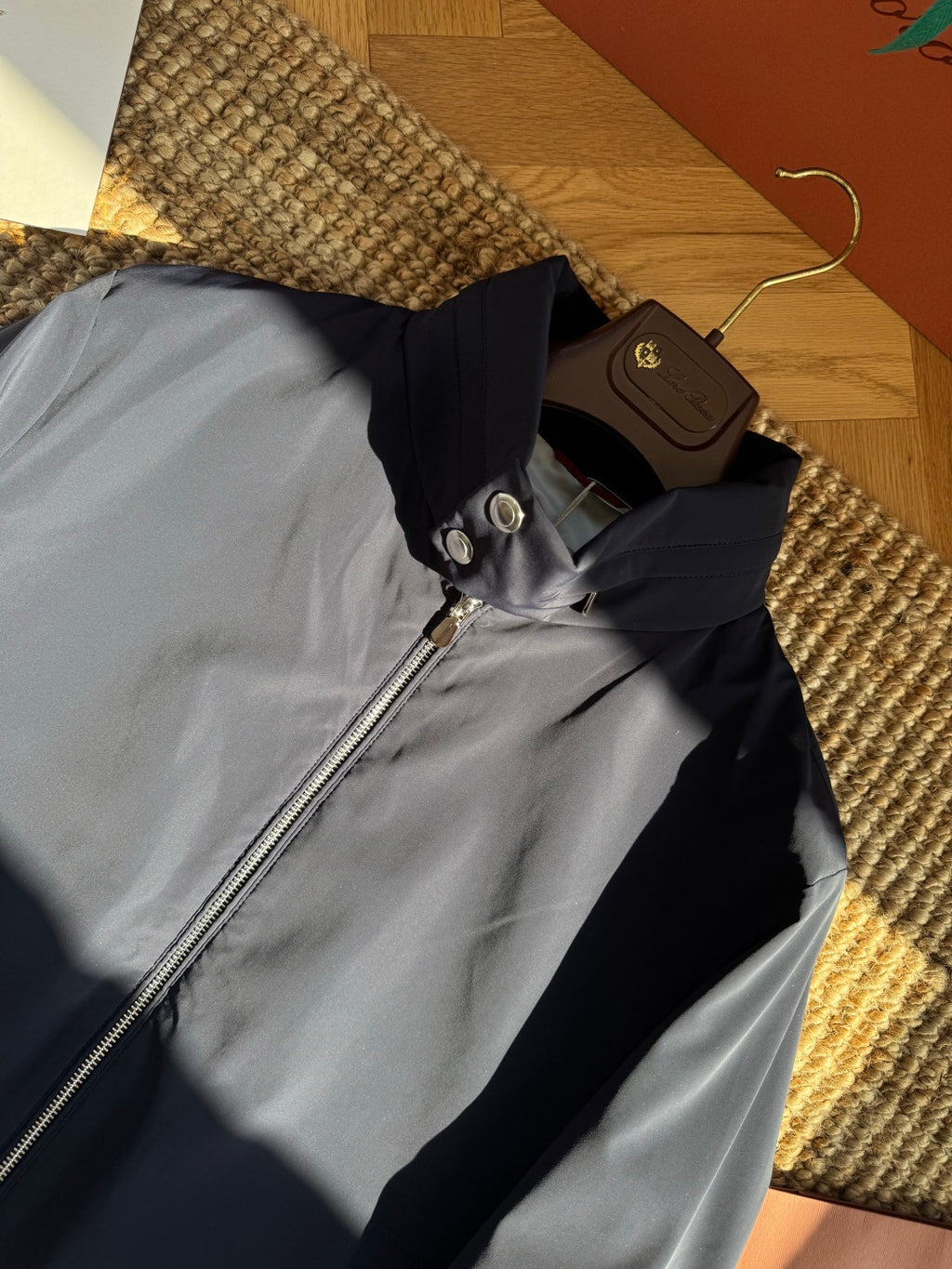 Brunello Cucinelli Dunkelblaue Herren-Stehkragenjacke – Leichte Übergangsjacke