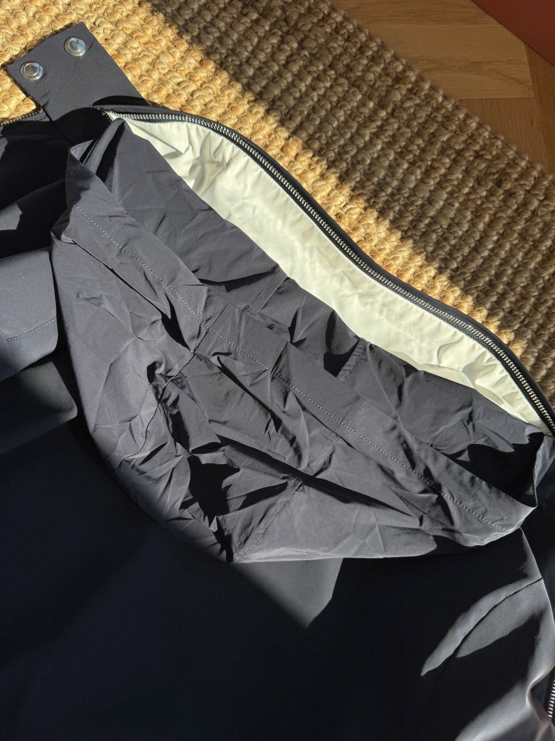 Brunello Cucinelli Dunkelblaue Herren-Stehkragenjacke – Leichte Übergangsjacke