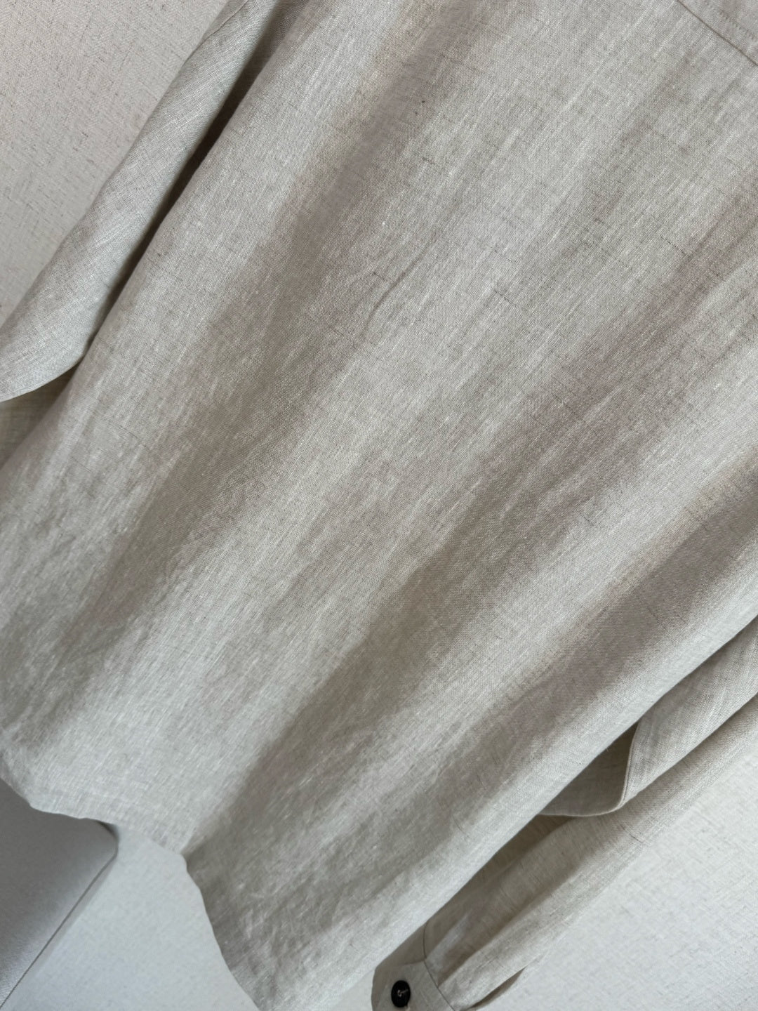 Brunello Cucinelli Hemd in Hellbeige aus leichtem Stoff mit vier Fronttaschen