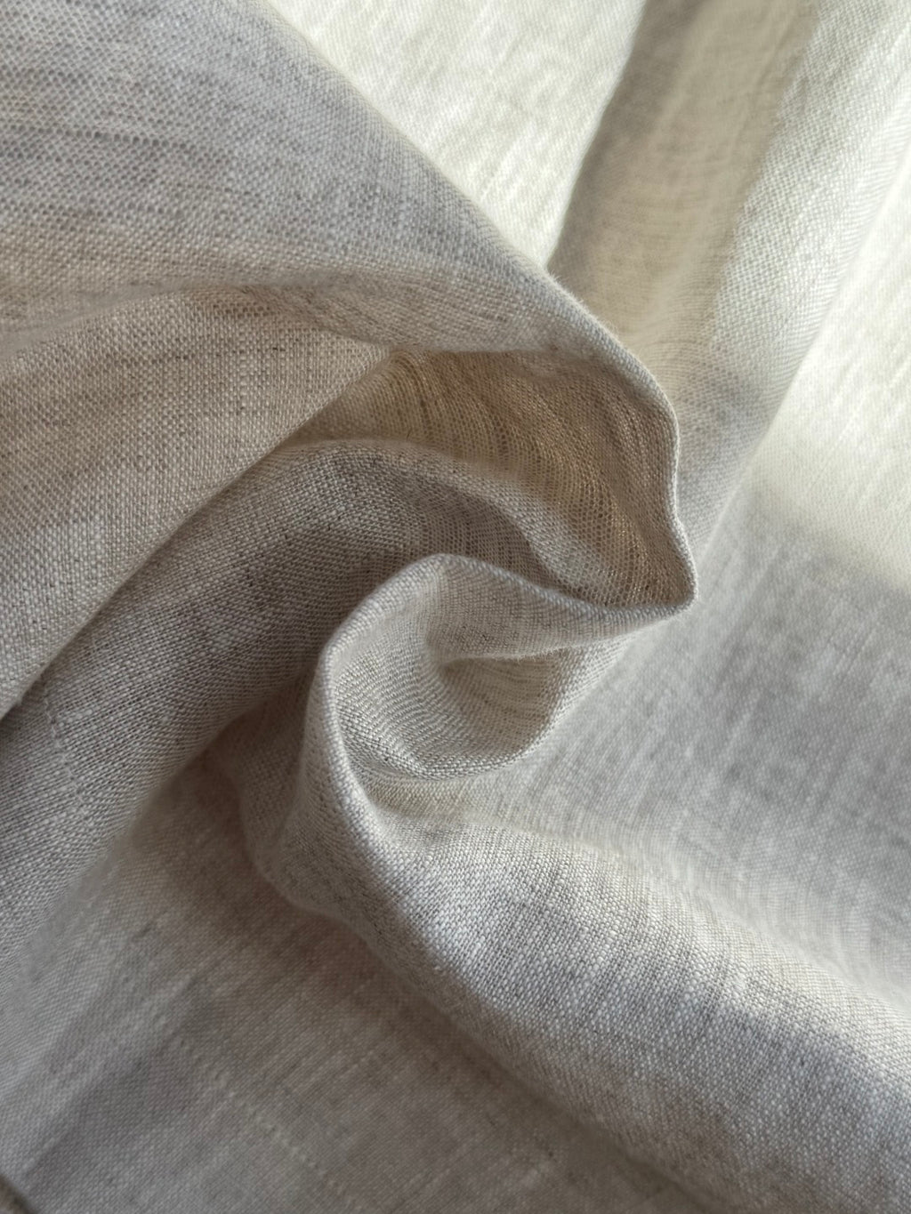 Brunello Cucinelli Hemd in Hellbeige aus leichtem Stoff mit vier Fronttaschen