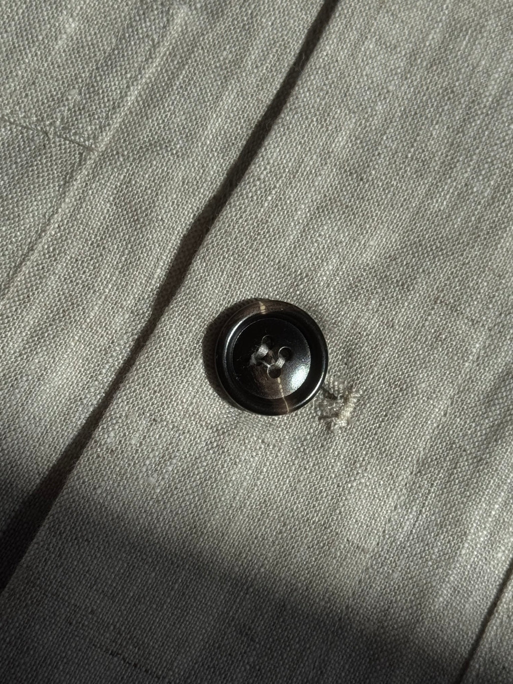 Brunello Cucinelli Hemd in Hellbeige aus leichtem Stoff mit vier Fronttaschen