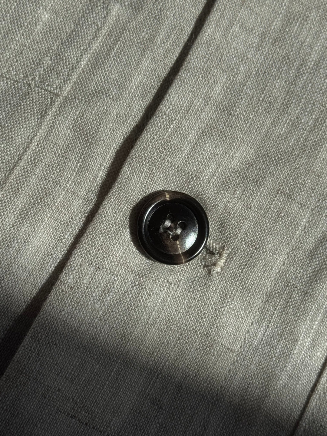 Brunello Cucinelli Hemd in Hellbeige aus leichtem Stoff mit vier Fronttaschen