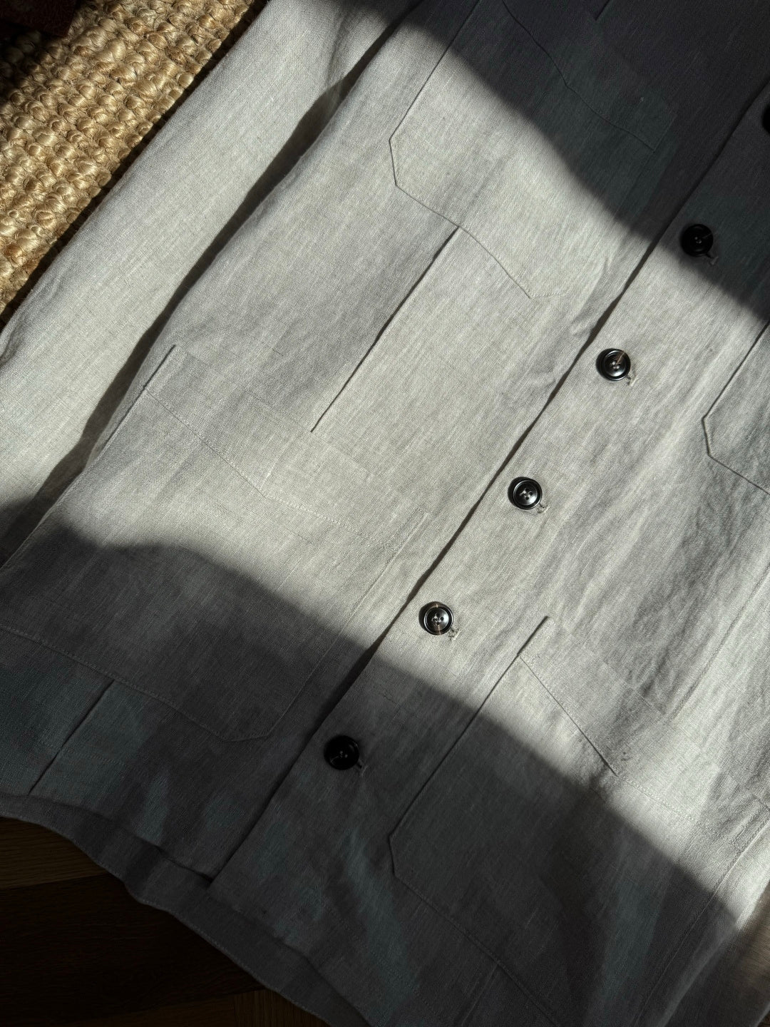 Brunello Cucinelli Hemd in Hellbeige aus leichtem Stoff mit vier Fronttaschen