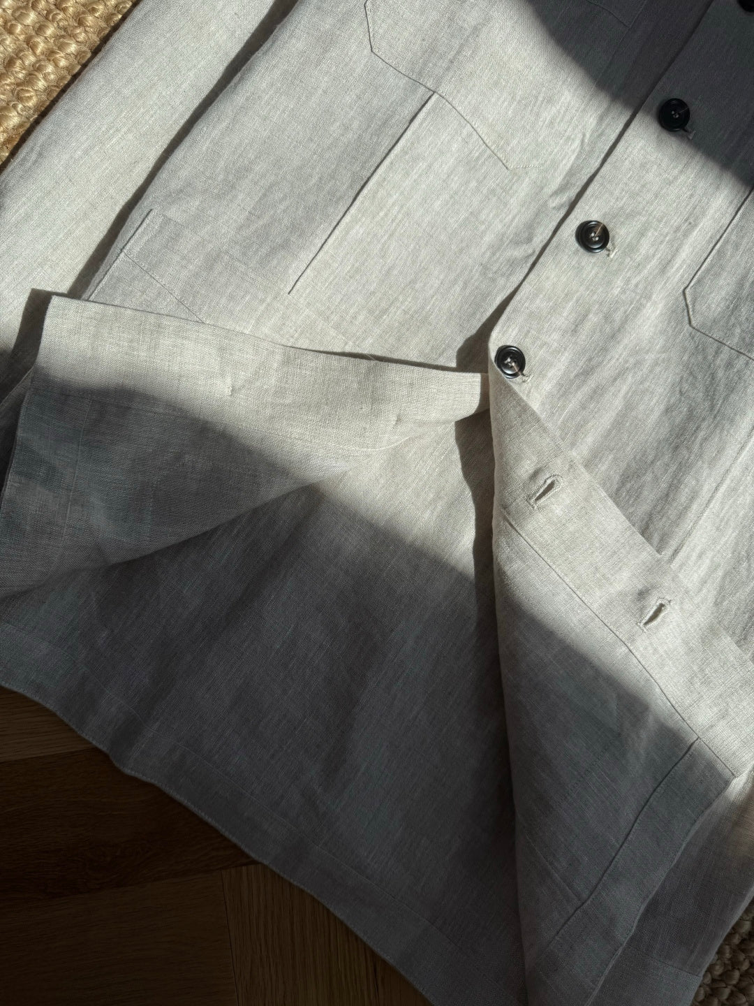 Brunello Cucinelli Hemd in Hellbeige aus leichtem Stoff mit vier Fronttaschen