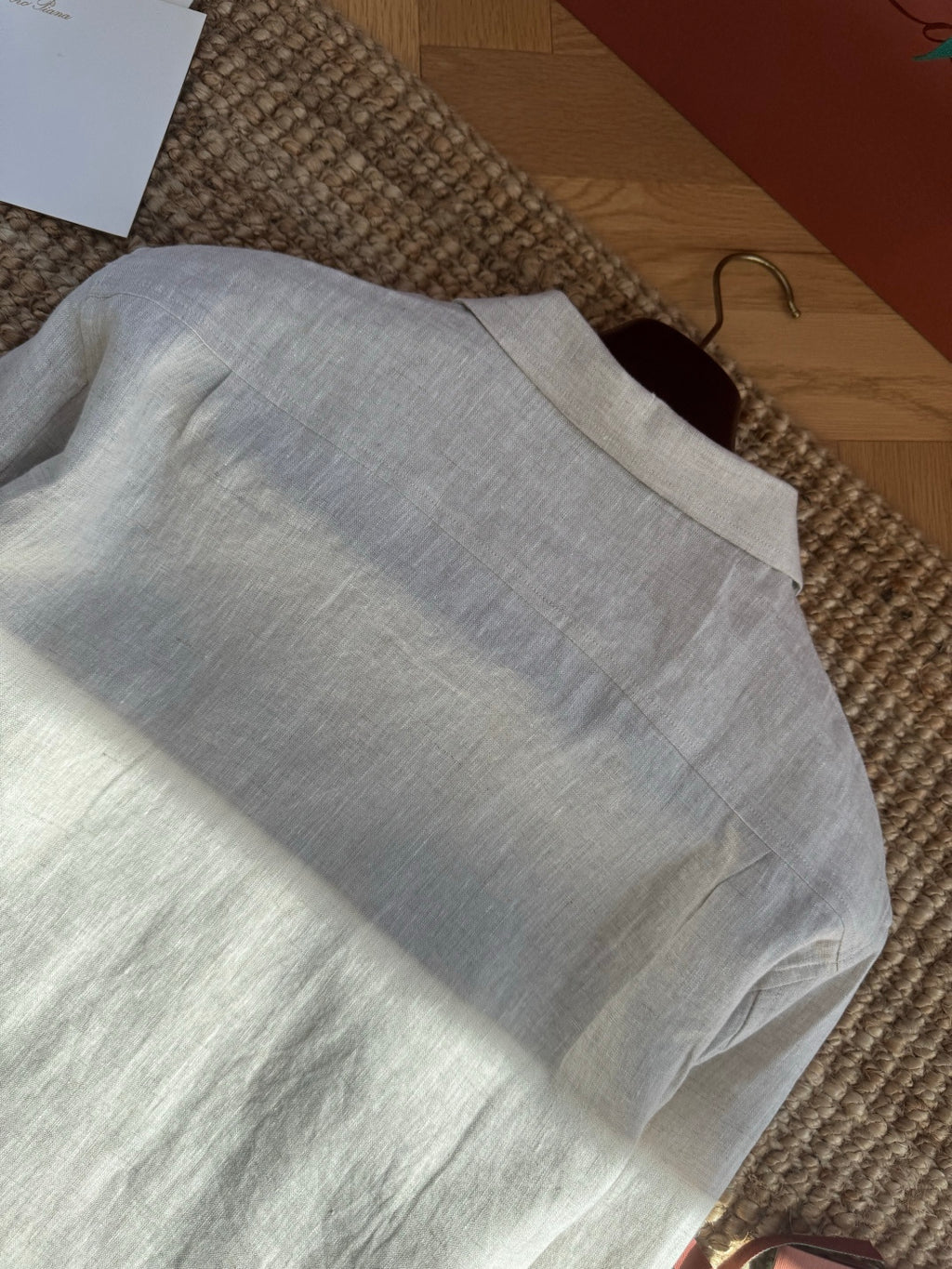 Brunello Cucinelli Hemd in Hellbeige aus leichtem Stoff mit vier Fronttaschen