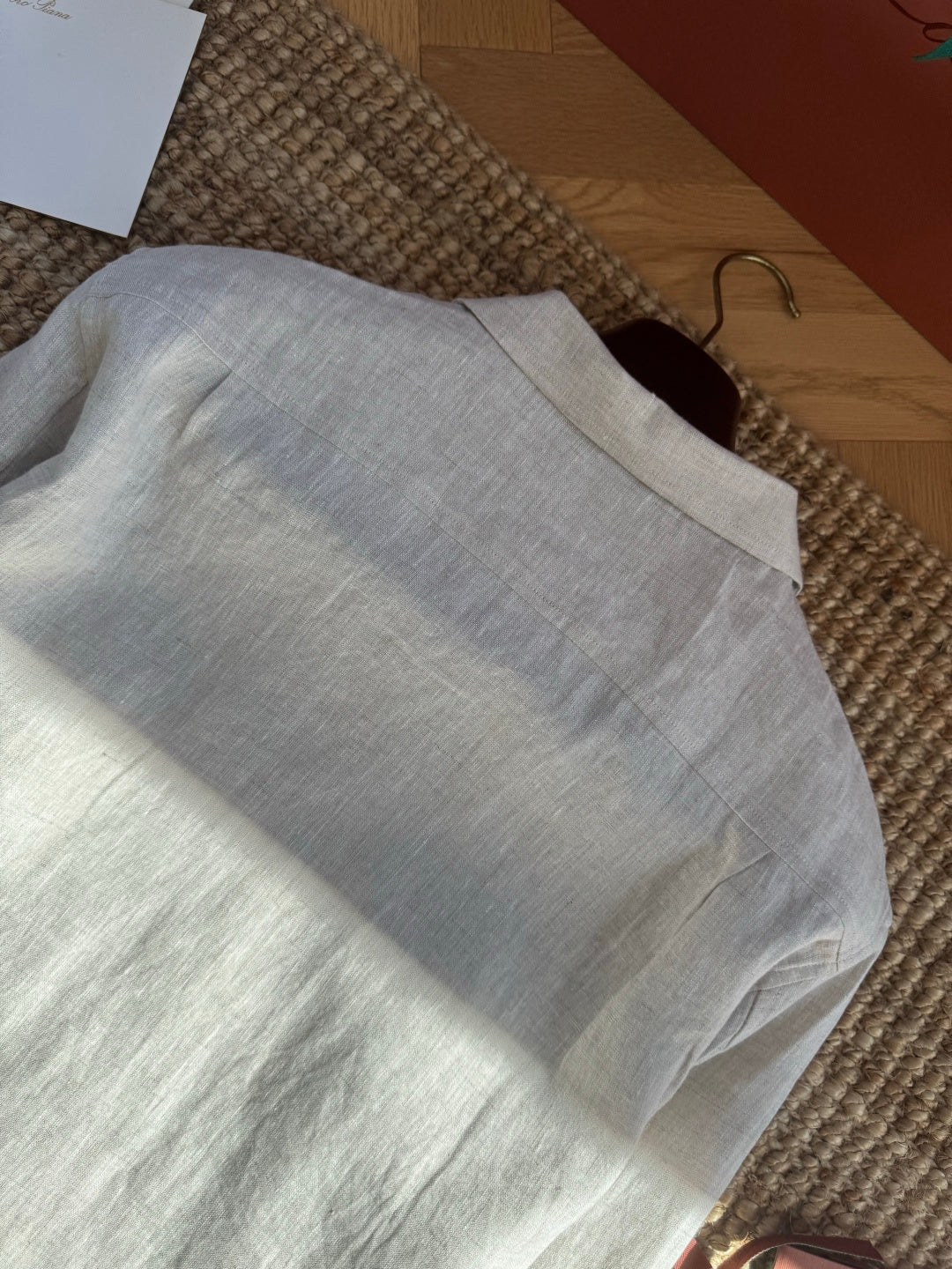 Brunello Cucinelli Hemd in Hellbeige aus leichtem Stoff mit vier Fronttaschen