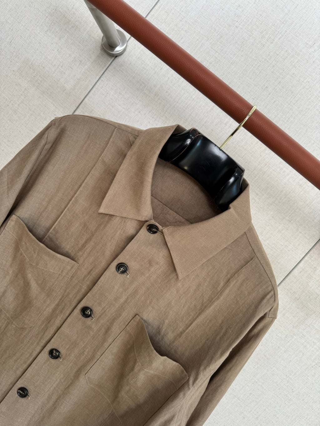 Brunello Cucinelli Hemd in Braun aus leichtem Stoff mit vier Fronttaschen