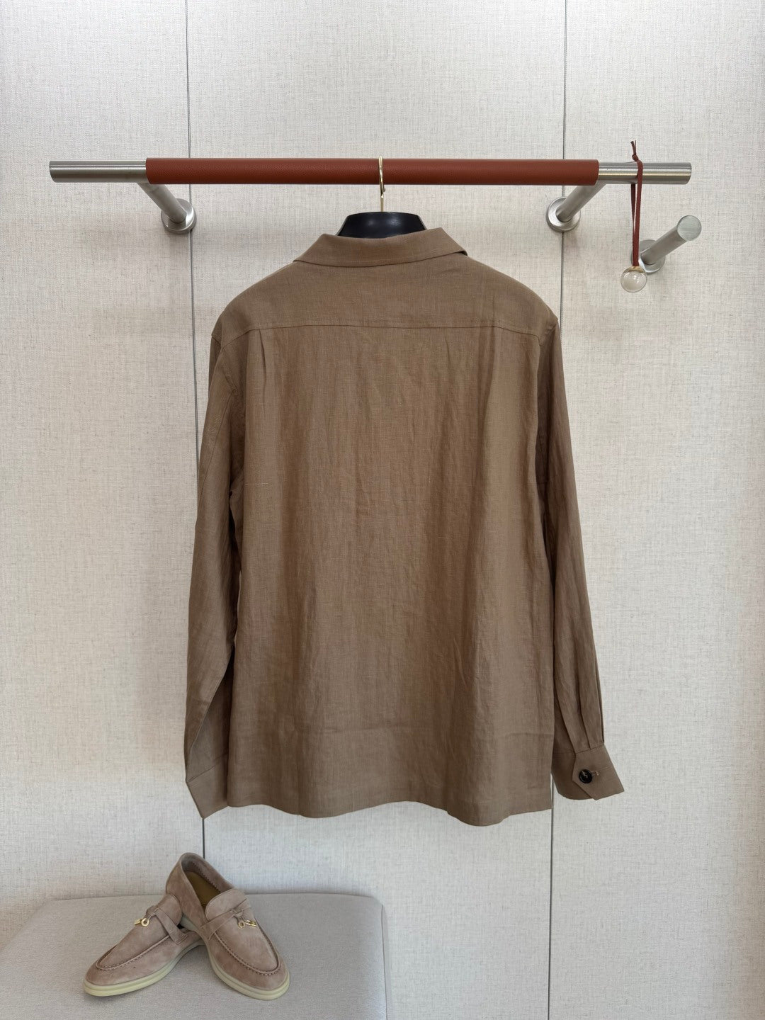 Brunello Cucinelli Hemd in Braun aus leichtem Stoff mit vier Fronttaschen