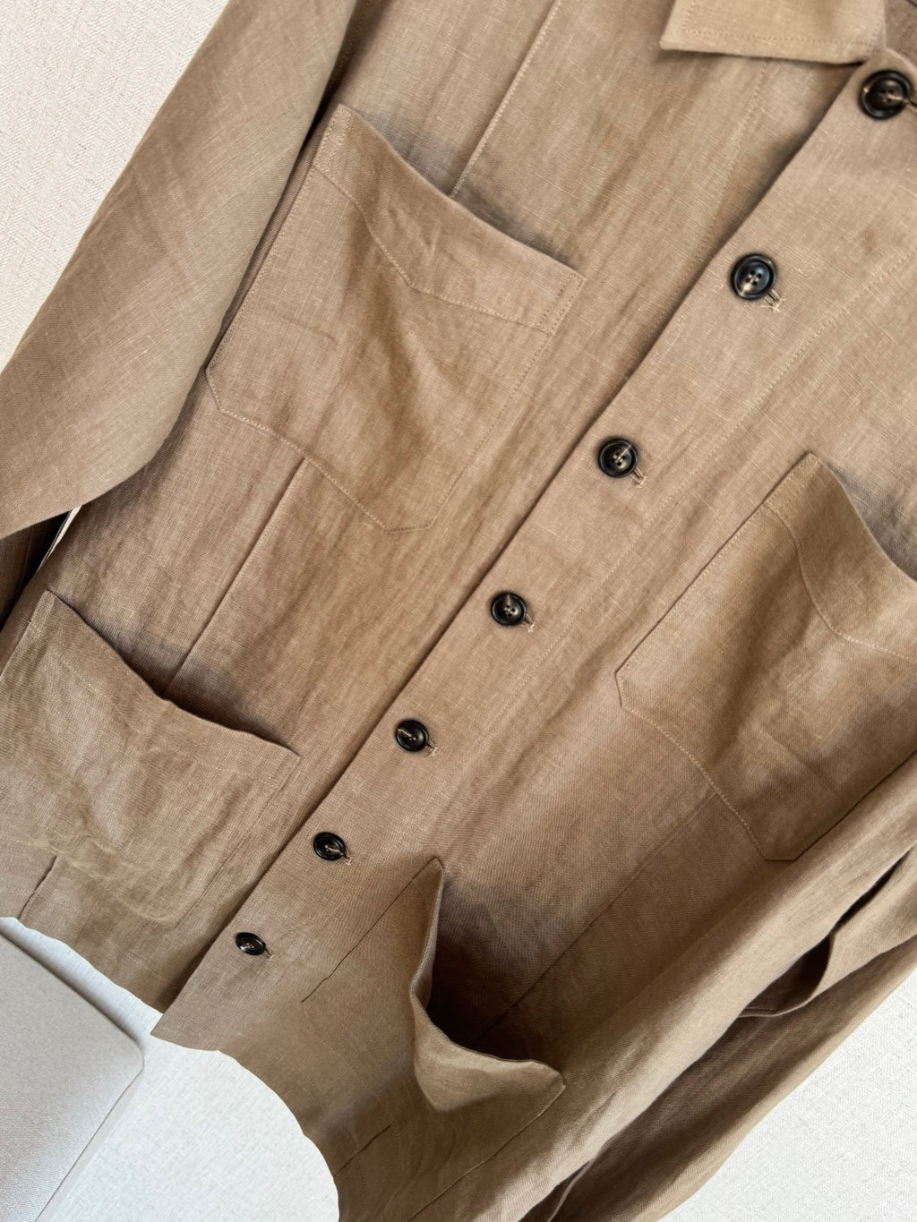 Brunello Cucinelli Hemd in Braun aus leichtem Stoff mit vier Fronttaschen