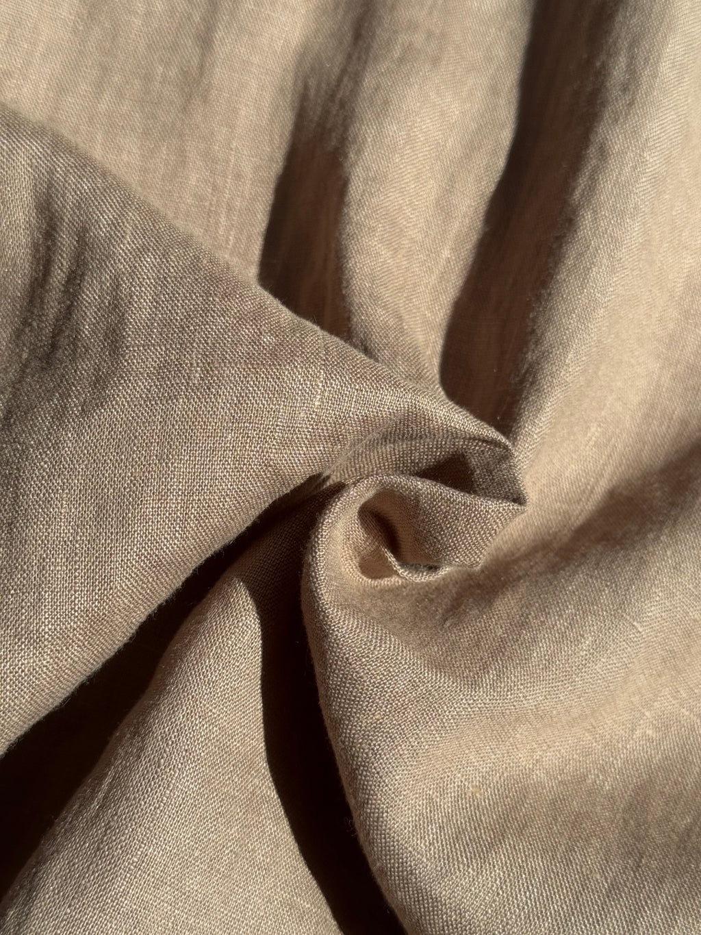 Brunello Cucinelli Hemd in Braun aus leichtem Stoff mit vier Fronttaschen