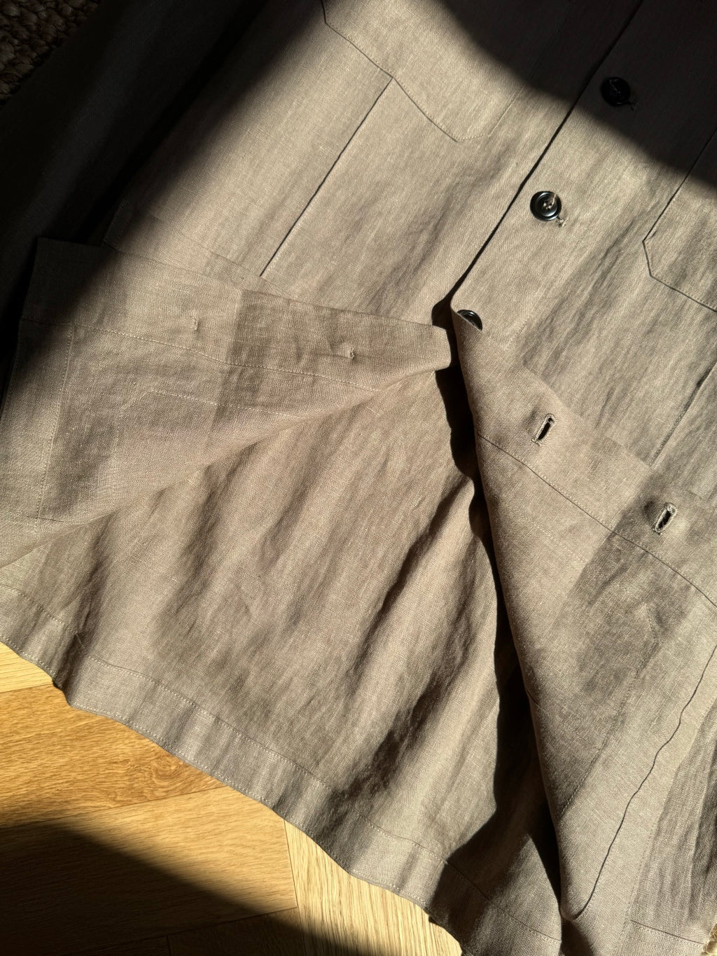 Brunello Cucinelli Hemd in Braun aus leichtem Stoff mit vier Fronttaschen