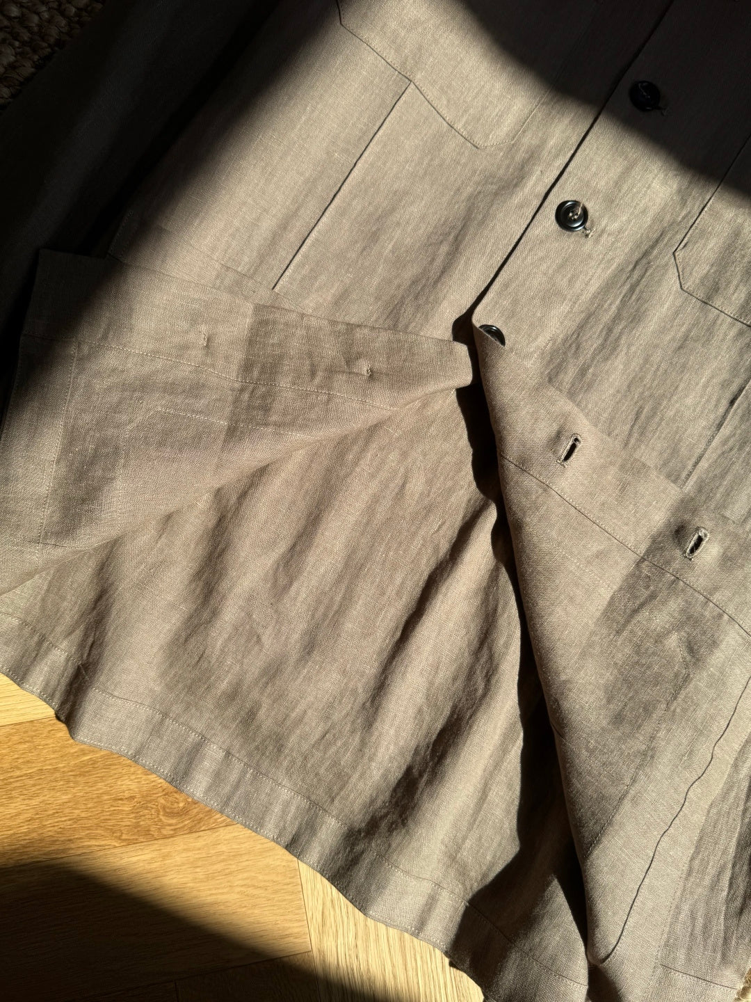 Brunello Cucinelli Hemd in Braun aus leichtem Stoff mit vier Fronttaschen