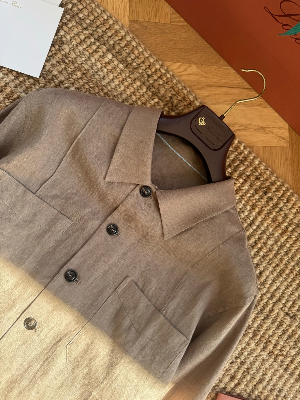 Brunello Cucinelli Hemd in Braun aus leichtem Stoff mit vier Fronttaschen