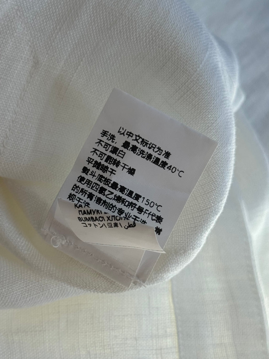 Brunello Cucinelli Hemd in Weiß aus leichtem Stoff mit vier Fronttaschen und Kontrastknöpfen