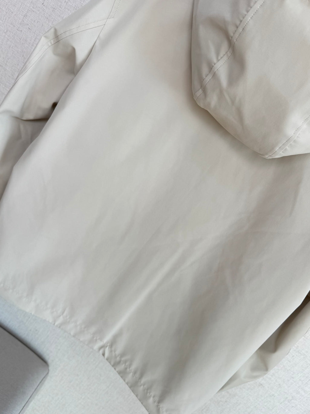 Loro Piana Hellbeige Herren Jacke mit Kapuze, Reissverschluss und Pattentaschen