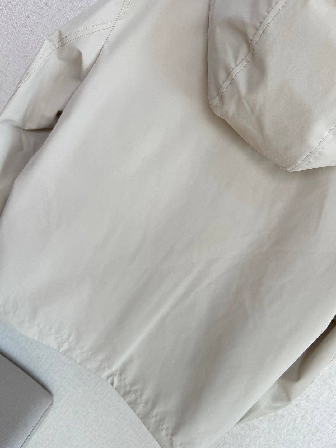 Loro Piana Hellbeige Herren Jacke mit Kapuze, Reissverschluss und Pattentaschen