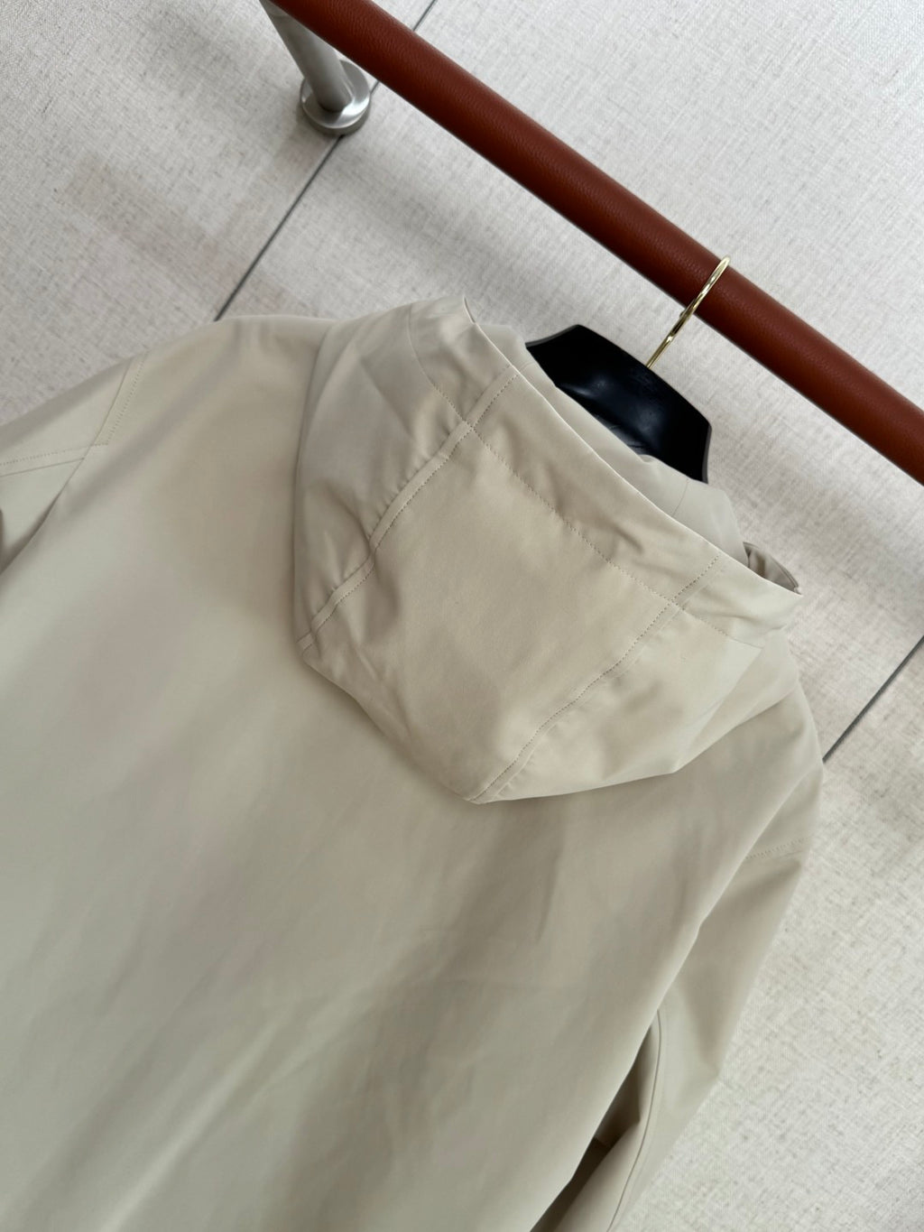 Loro Piana Hellbeige Herren Jacke mit Kapuze, Reissverschluss und Pattentaschen