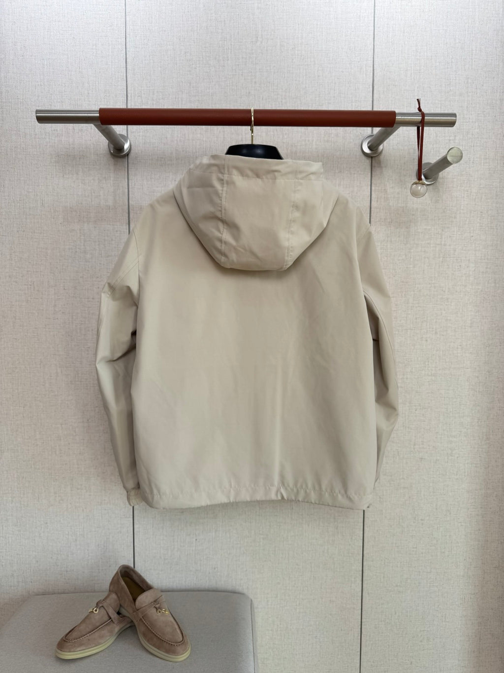 Loro Piana Hellbeige Herren Jacke mit Kapuze, Reissverschluss und Pattentaschen