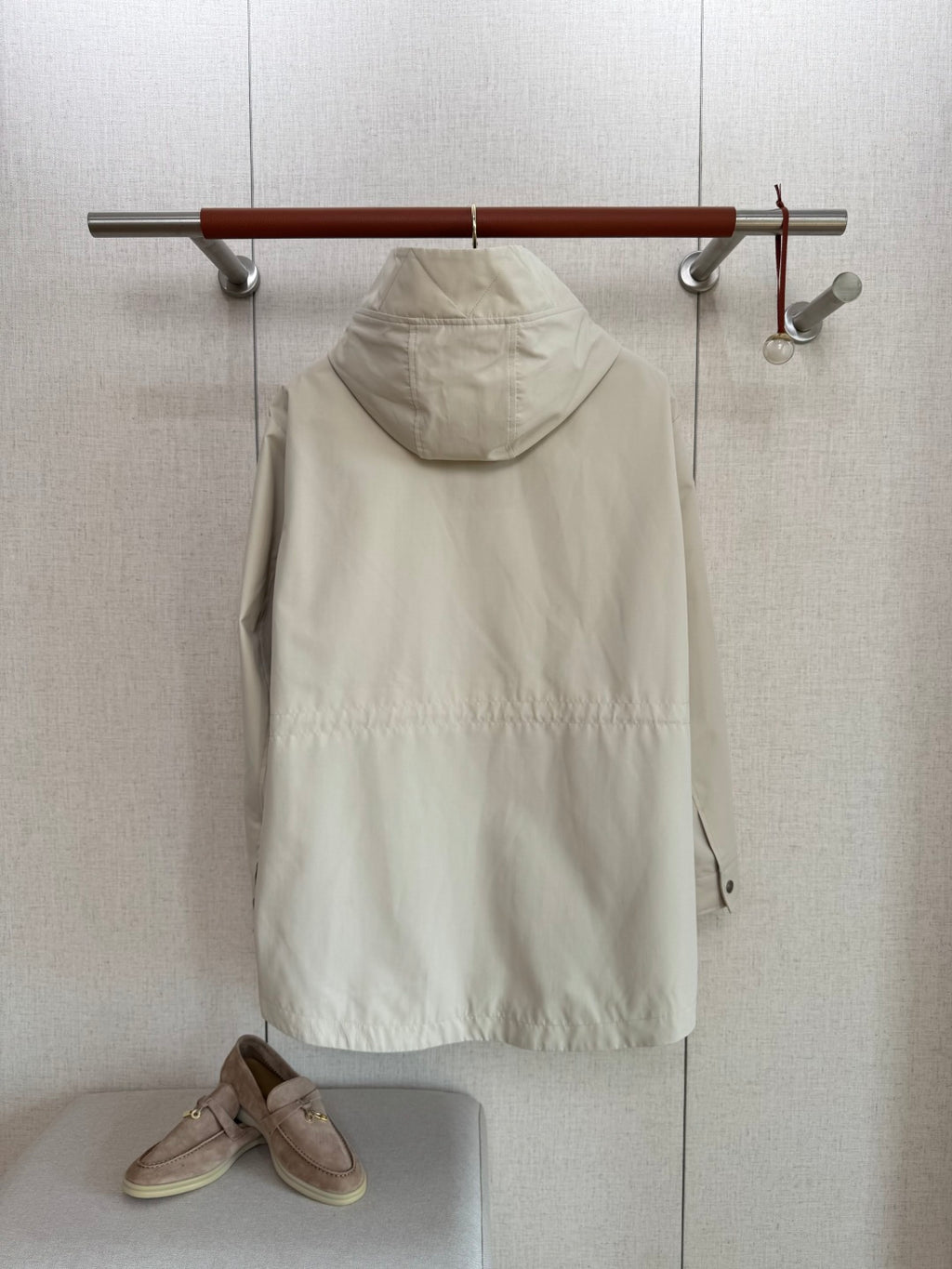 Loro Piana Beige Herren Jacke mit Kapuze, Druckknoepfen und Pattentaschen