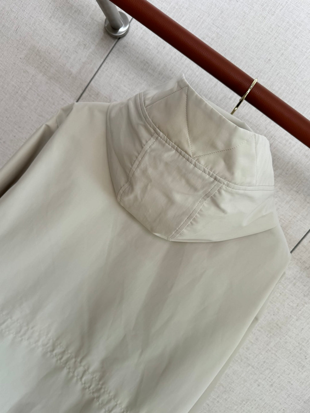 Loro Piana Beige Herren Jacke mit Kapuze, Druckknoepfen und Pattentaschen