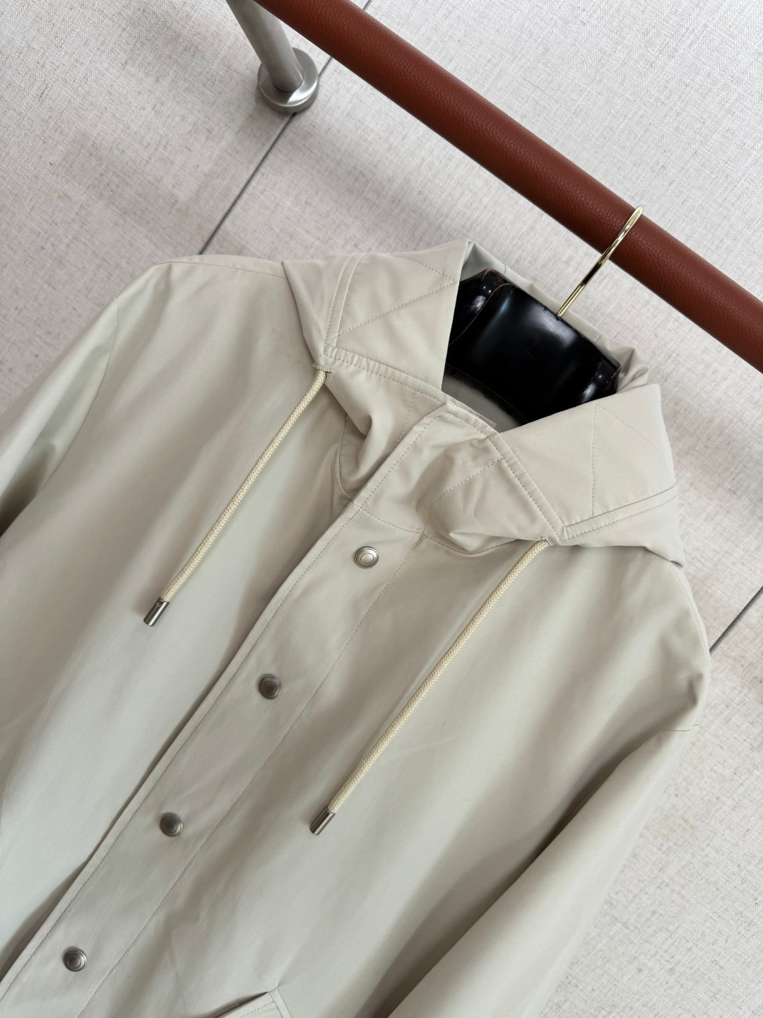 Loro Piana Beige Herren Jacke mit Kapuze, Druckknoepfen und Pattentaschen