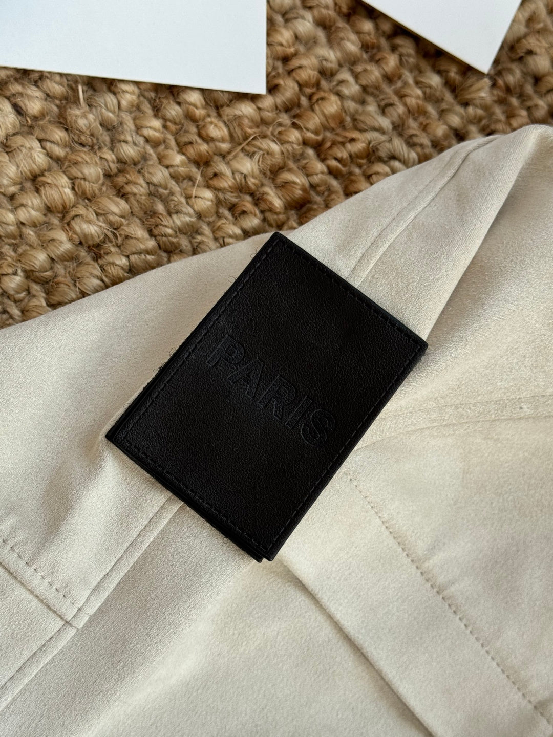 Brunello Cucinelli Jacke in Hellbeige mit Kapuze und technischen Details