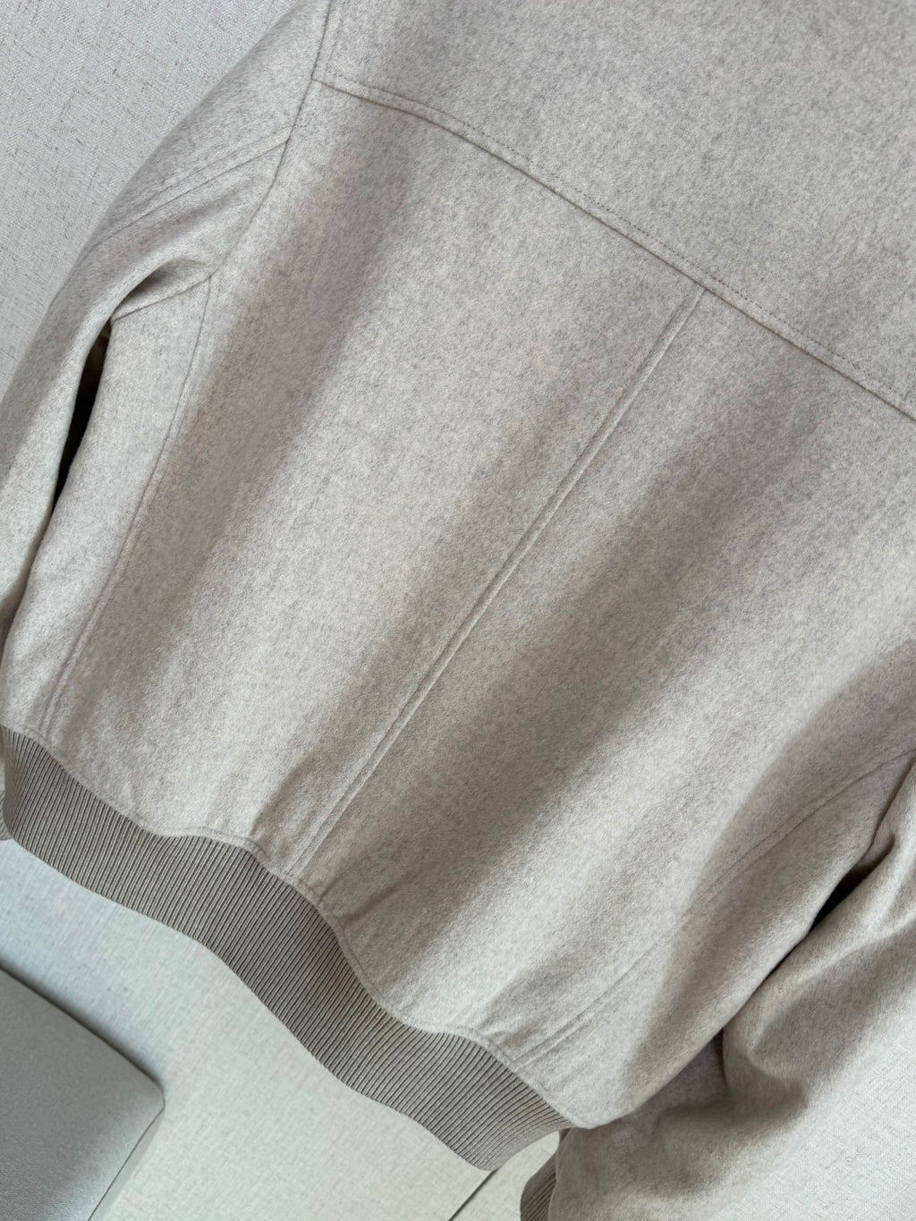 Brunello Cucinelli Hellgraue Herren-Stehkragenjacke – Warme Winterjacke mit Reißverschluss