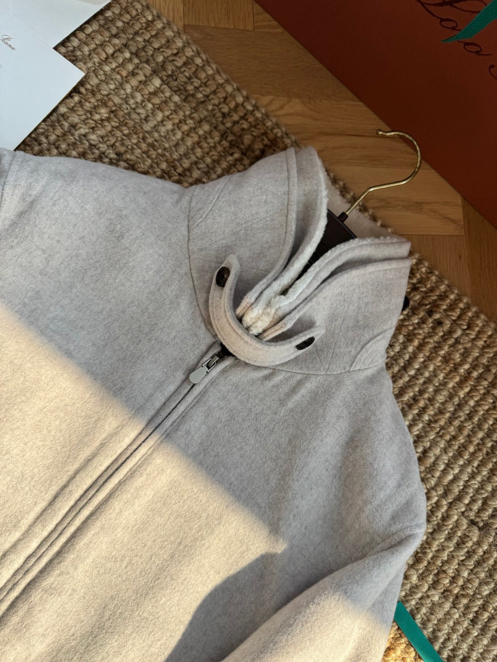 Brunello Cucinelli Hellgraue Herren-Stehkragenjacke – Warme Winterjacke mit Reißverschluss