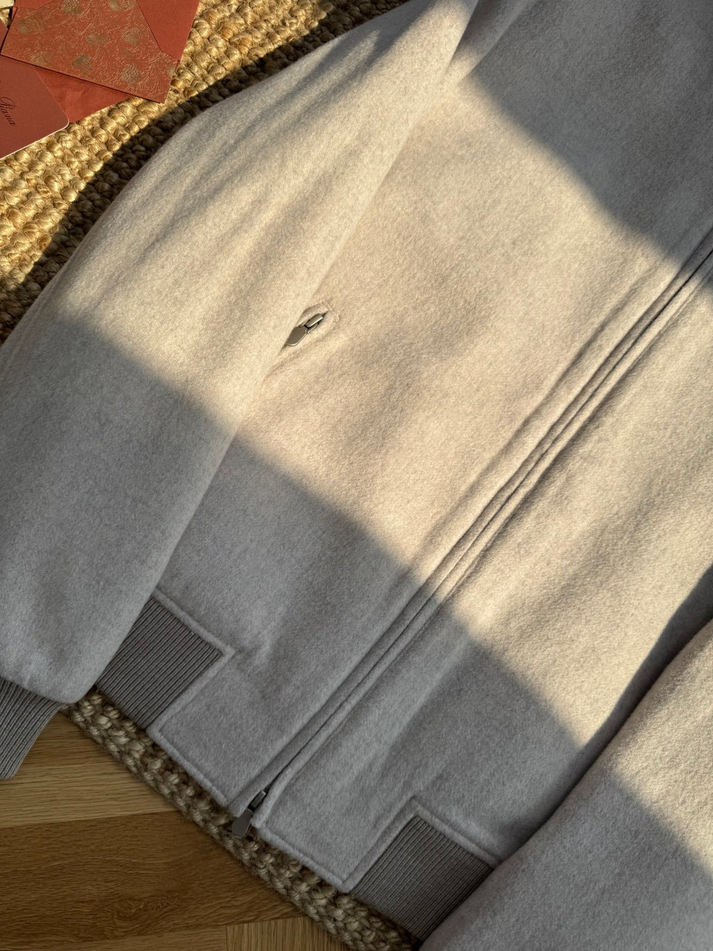 Brunello Cucinelli Hellgraue Herren-Stehkragenjacke – Warme Winterjacke mit Reißverschluss