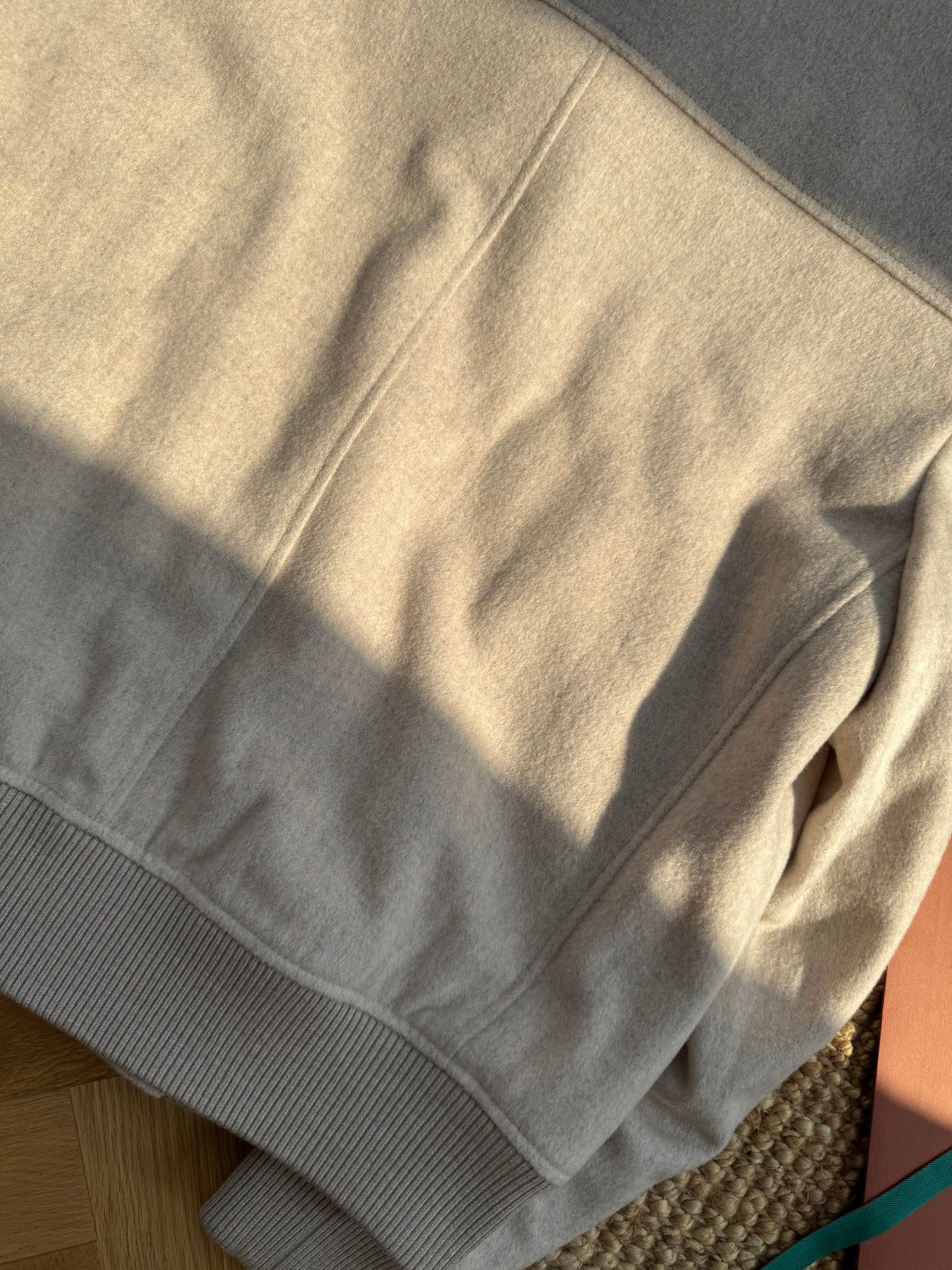 Brunello Cucinelli Hellgraue Herren-Stehkragenjacke – Warme Winterjacke mit Reißverschluss