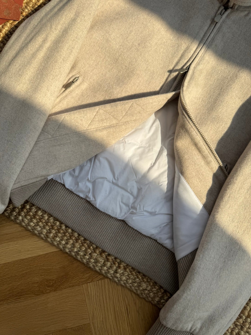 Brunello Cucinelli Hellgraue Herren-Stehkragenjacke – Warme Winterjacke mit Reißverschluss