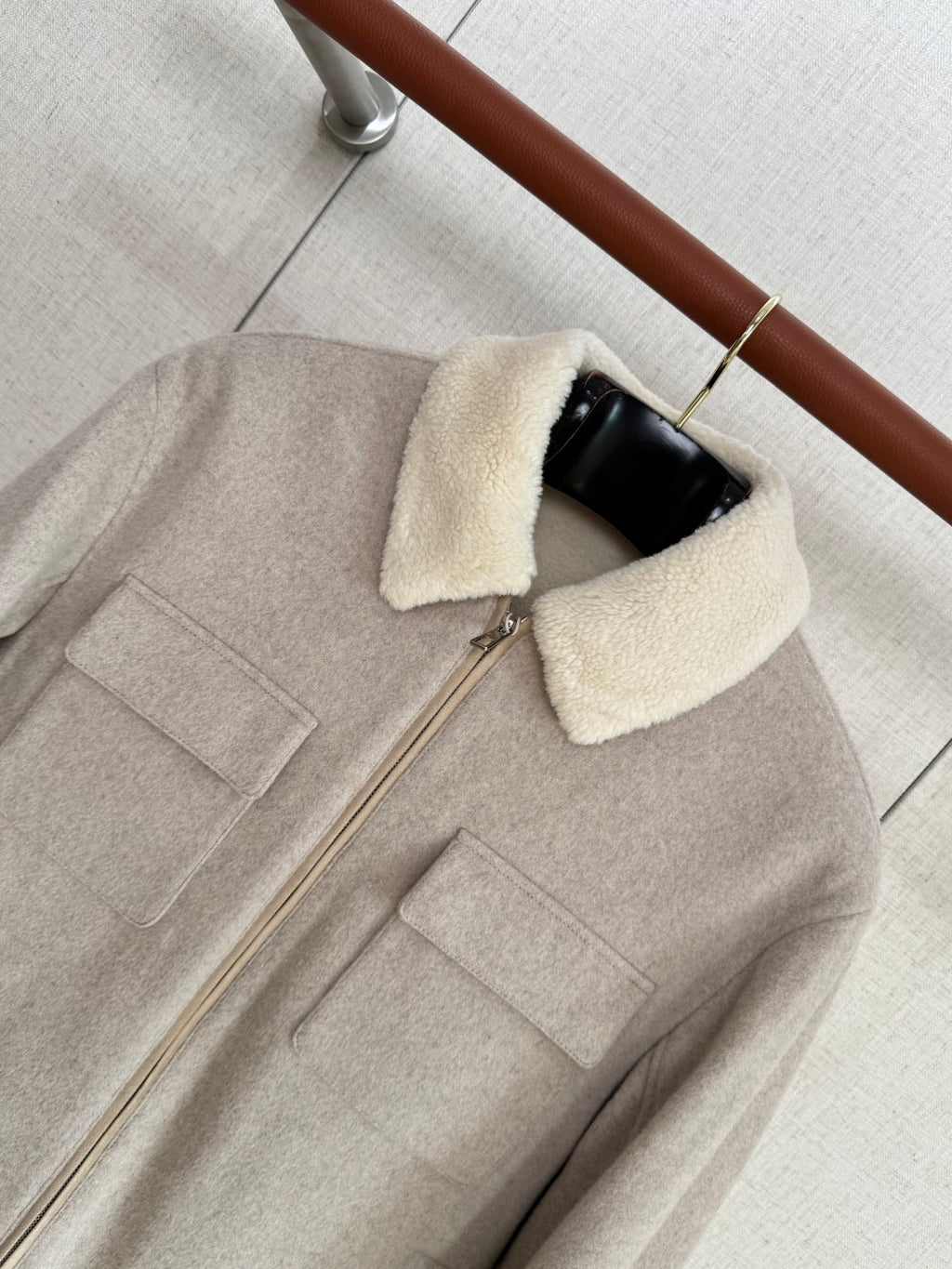 Loro Piana Beige Herren Wolljacke mit Shearling-Kragen und Reissverschluss