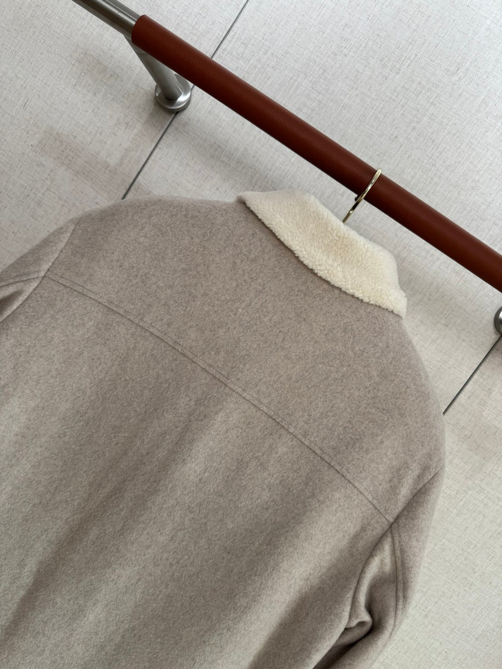 Loro Piana Beige Herren Wolljacke mit Shearling-Kragen und Reissverschluss