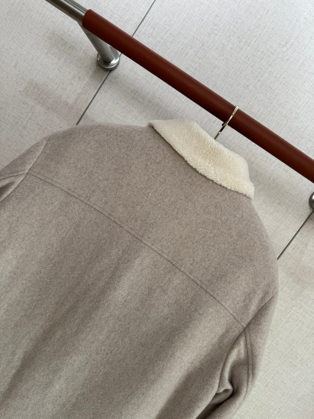 Loro Piana Beige Herren Wolljacke mit Shearling-Kragen und Reissverschluss