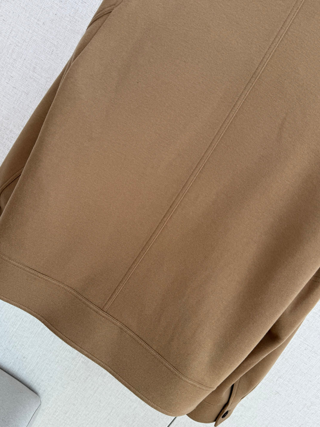 Brunello Cucinelli Camelfarbene Herren-Stehkragenjacke – Moderne Übergangsjacke mit Brusttasche