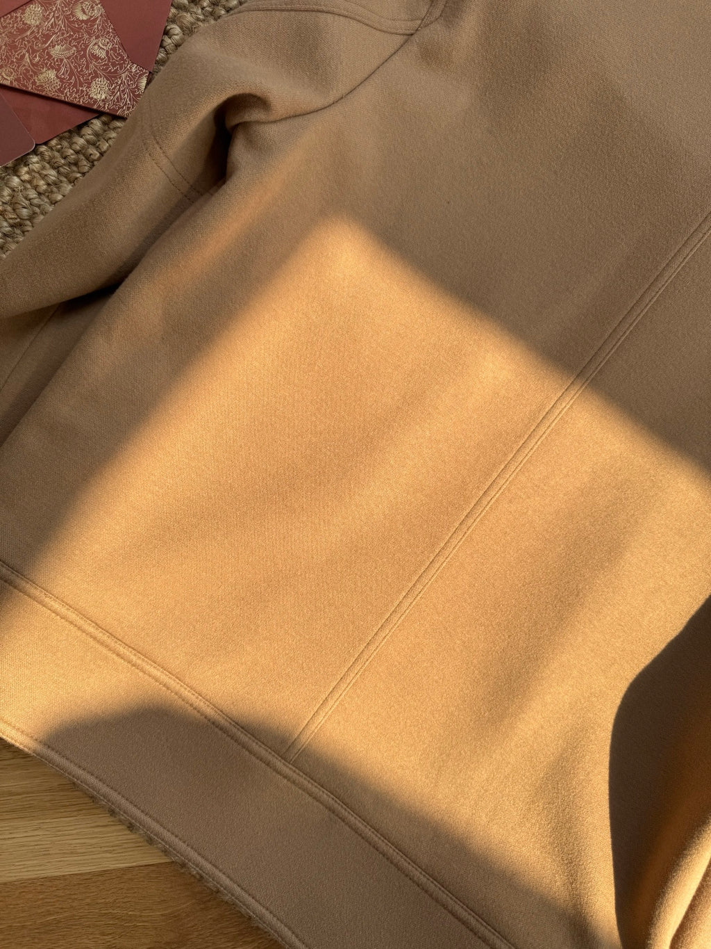 Brunello Cucinelli Camelfarbene Herren-Stehkragenjacke – Moderne Übergangsjacke mit Brusttasche