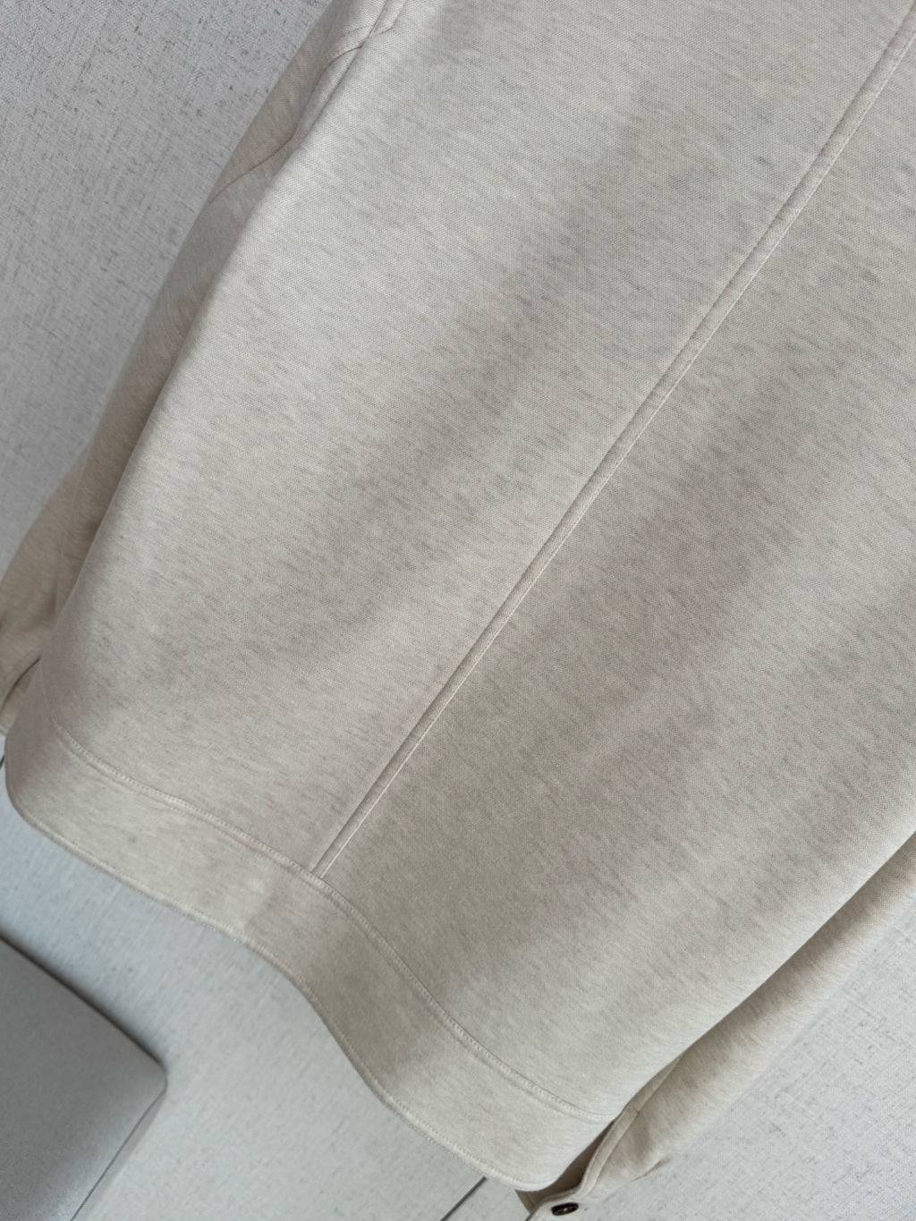 Brunello Cucinelli Hellbeige Stehkragenjacke – Moderne Übergangsjacke mit Brusttasche