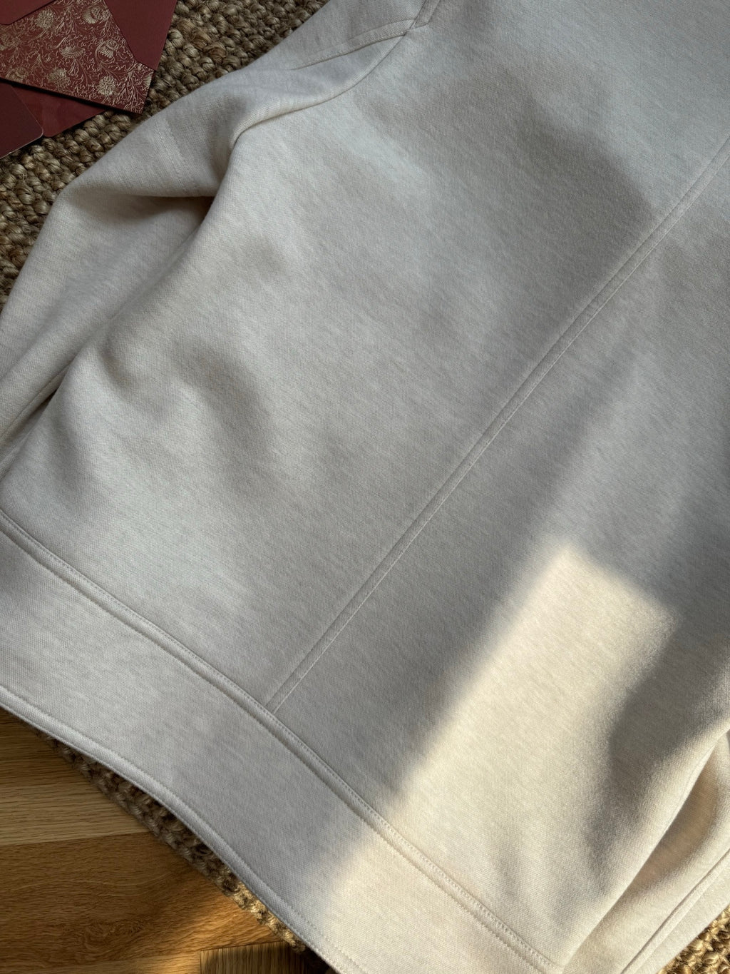 Brunello Cucinelli Hellbeige Stehkragenjacke – Moderne Übergangsjacke mit Brusttasche